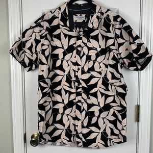 Eight Avenue black short sleeved shirt size large button down. Lite peach flower